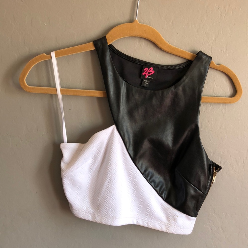 Black and white crop top